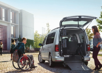 Wie Rollstuhlfahrer Fahrzeuganpassung das tägliche Leben erleichtert