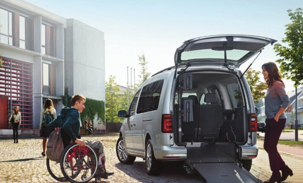 Wie Rollstuhlfahrer Fahrzeuganpassung das tägliche Leben erleichtert